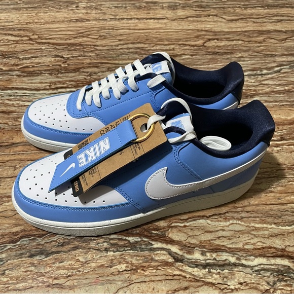 Nike - Picture 3 of 17